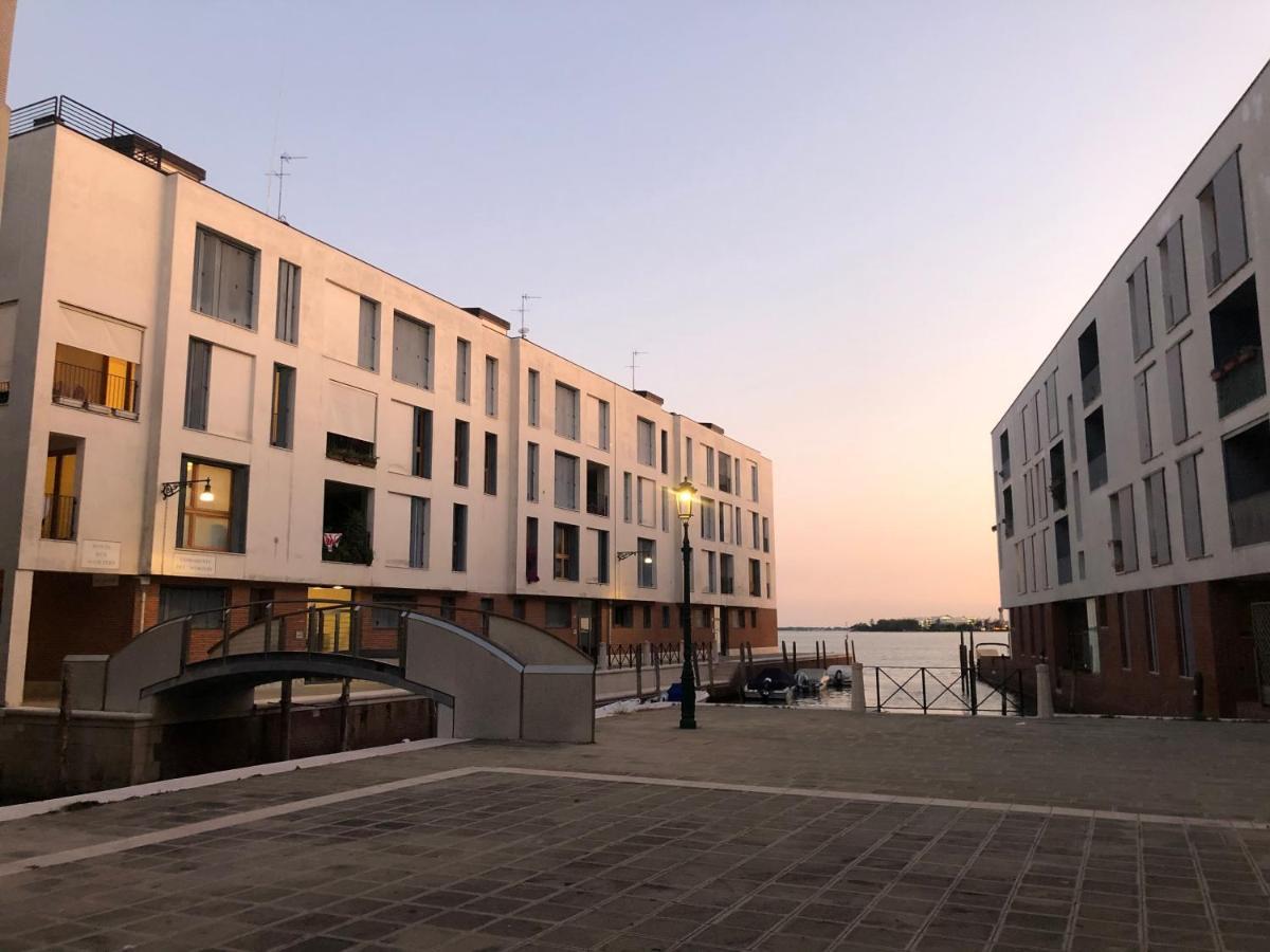 Modern Sunny Apartment In Residental Area Venedig Exterior foto