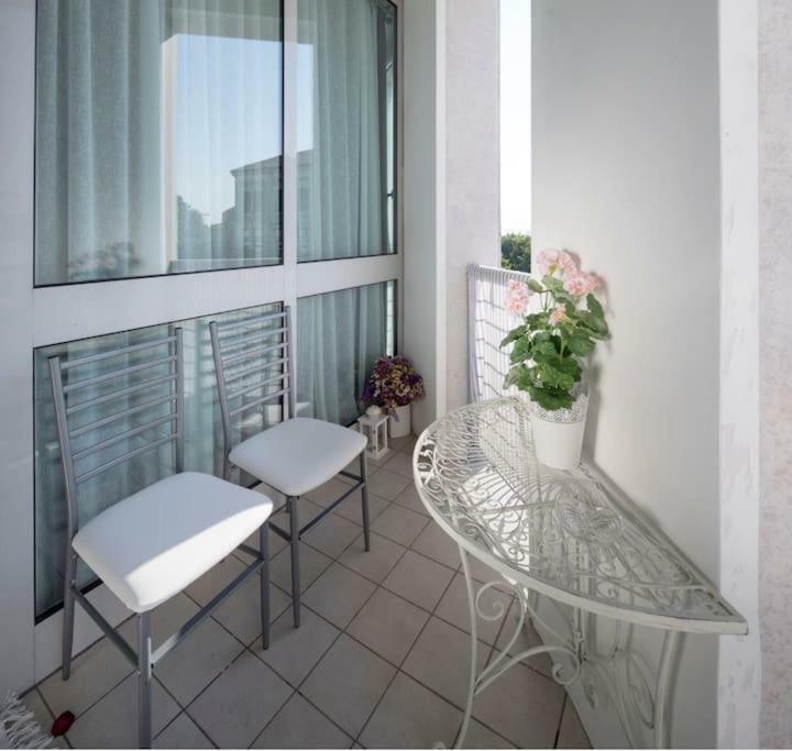 Modern Sunny Apartment In Residental Area Venedig Exterior foto